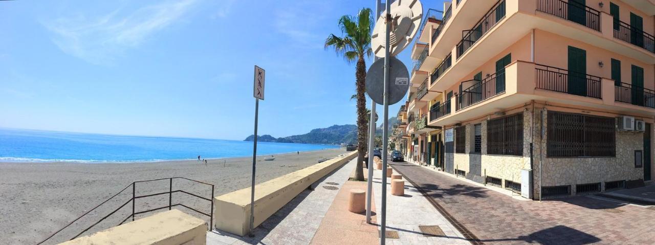 Appartamento Loft Balcone Sul Mare Letojanni Esterno foto